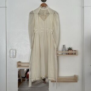 Vintage Prairie Dress with Lace Trim‎ – Soft White, Romantic Cottagecore